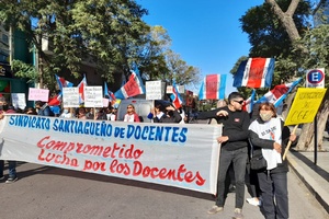Una vez más el Sindicato Santiagueño de Docentes se hizo escuchar, a través de una multitudinaria movilización.